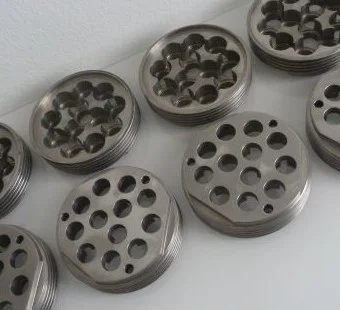 D&uuml;senplatten aus Niob f&uuml;r Salzs&auml;reregeneration